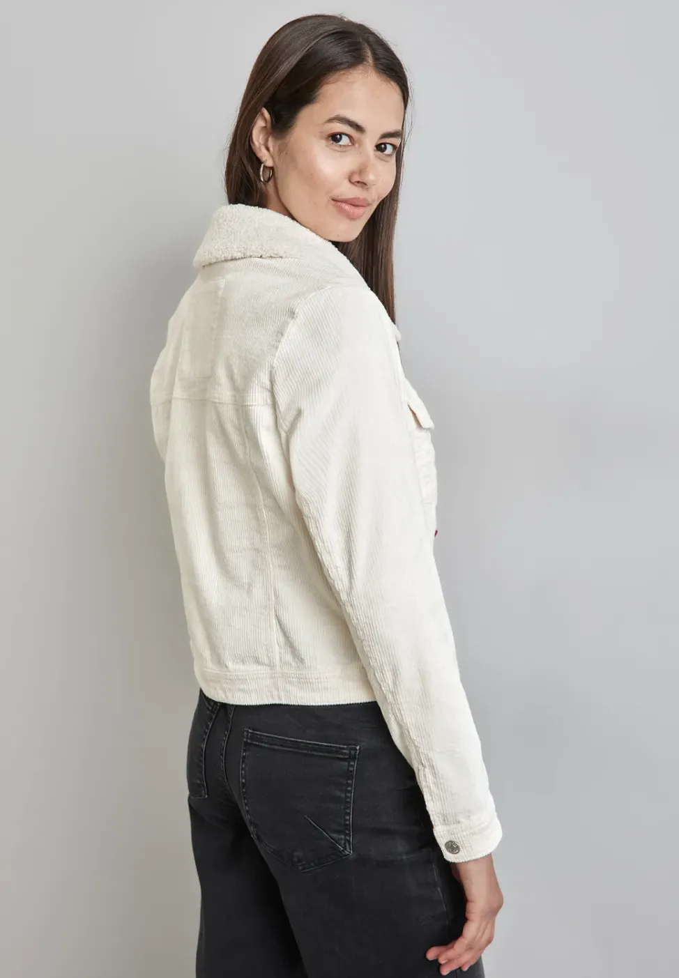 Veste en velours côtelé avec col en peluche