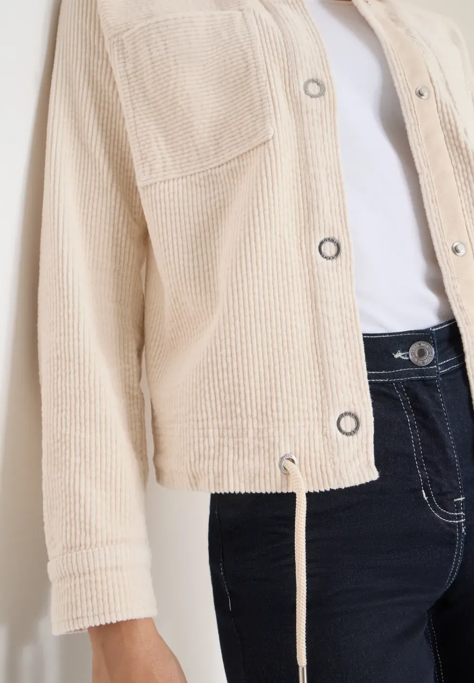 Veste en velours côtelé avec cordon de serrage