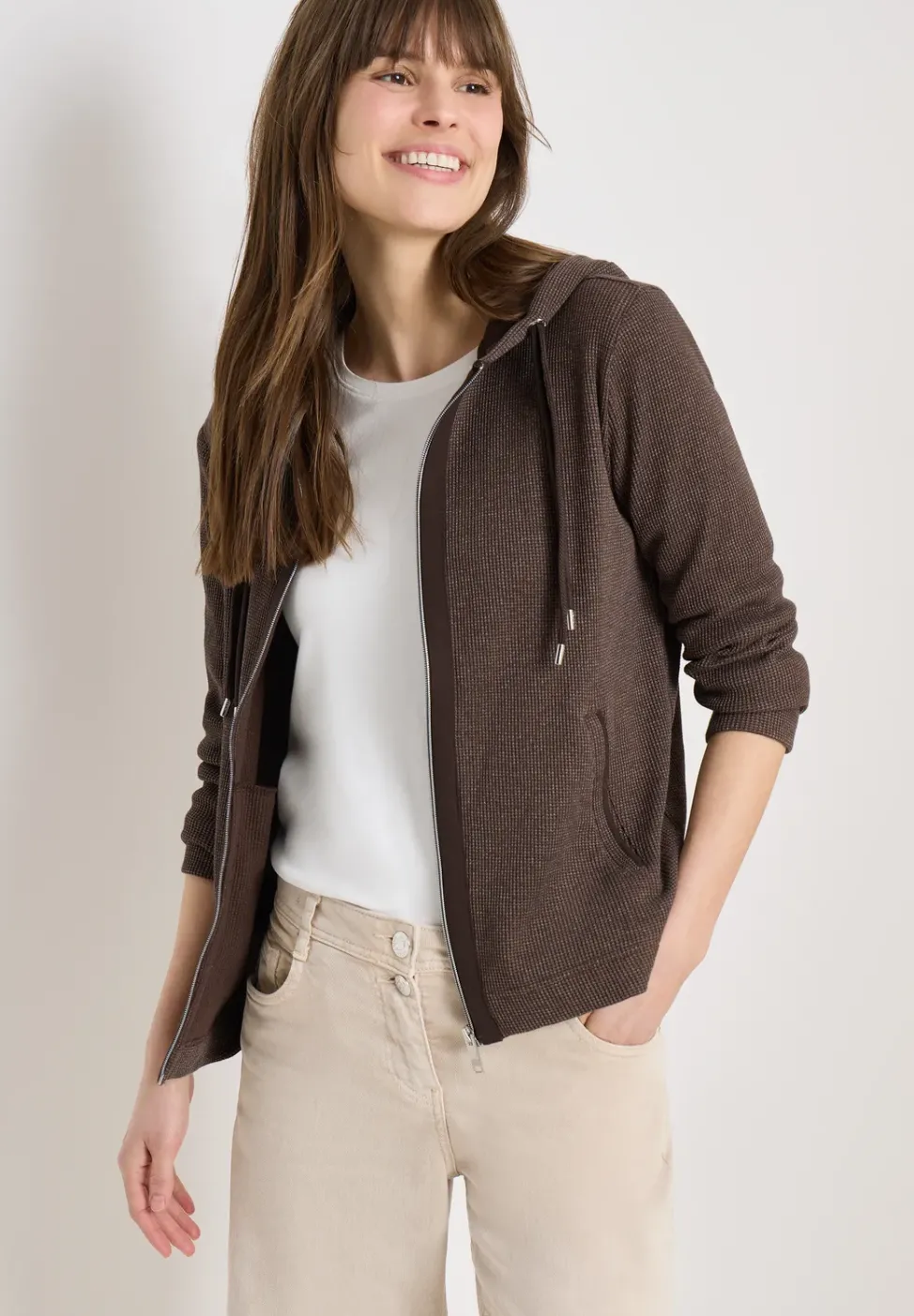 Veste à manches longues avec capuche et poches