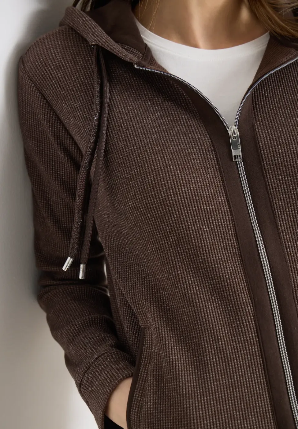 Veste à manches longues avec capuche et poches