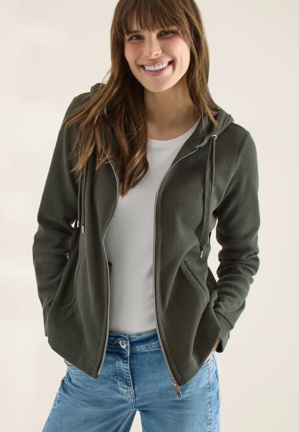 Veste à manches longues avec capuche et poches