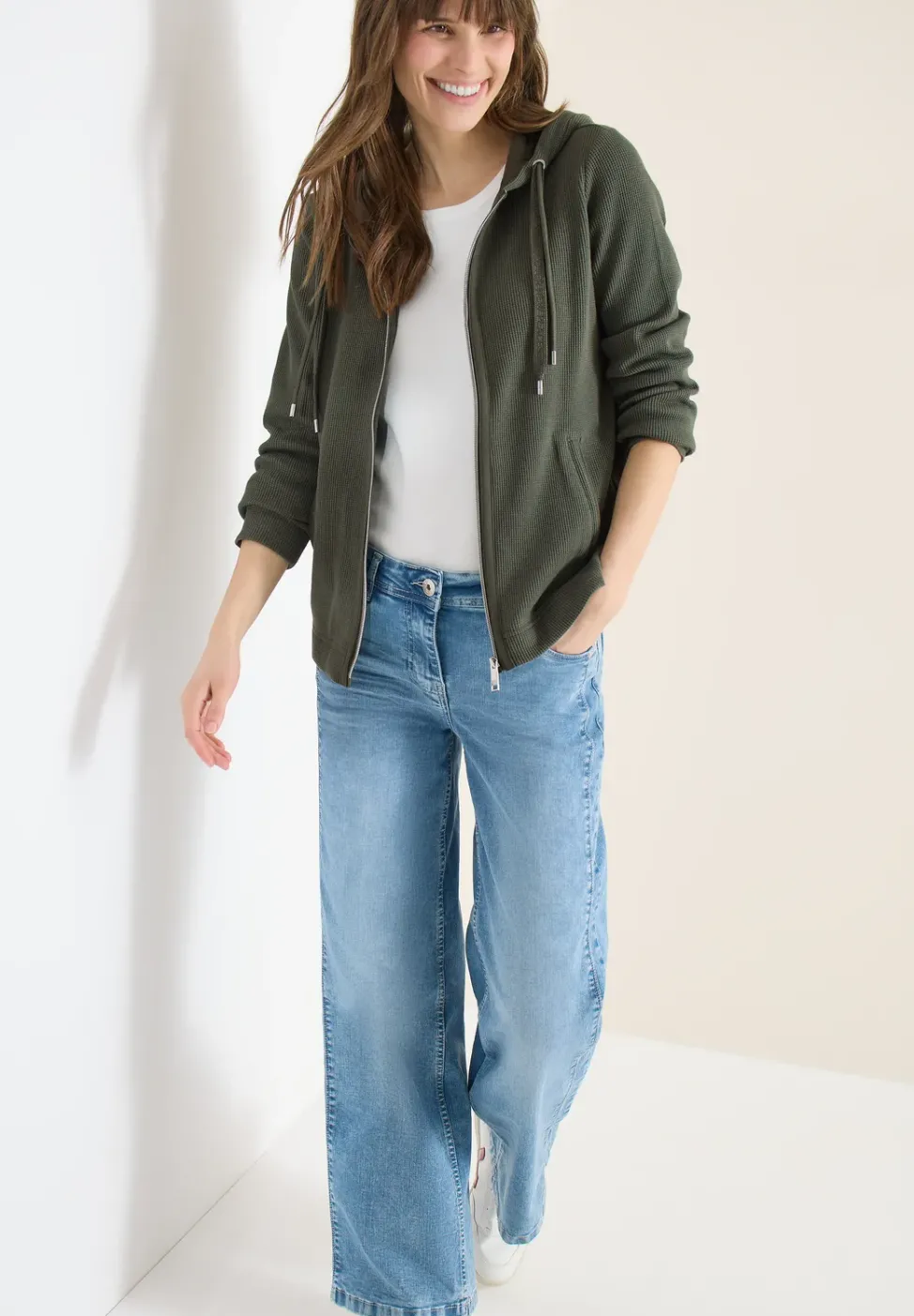 Veste à manches longues avec capuche et poches