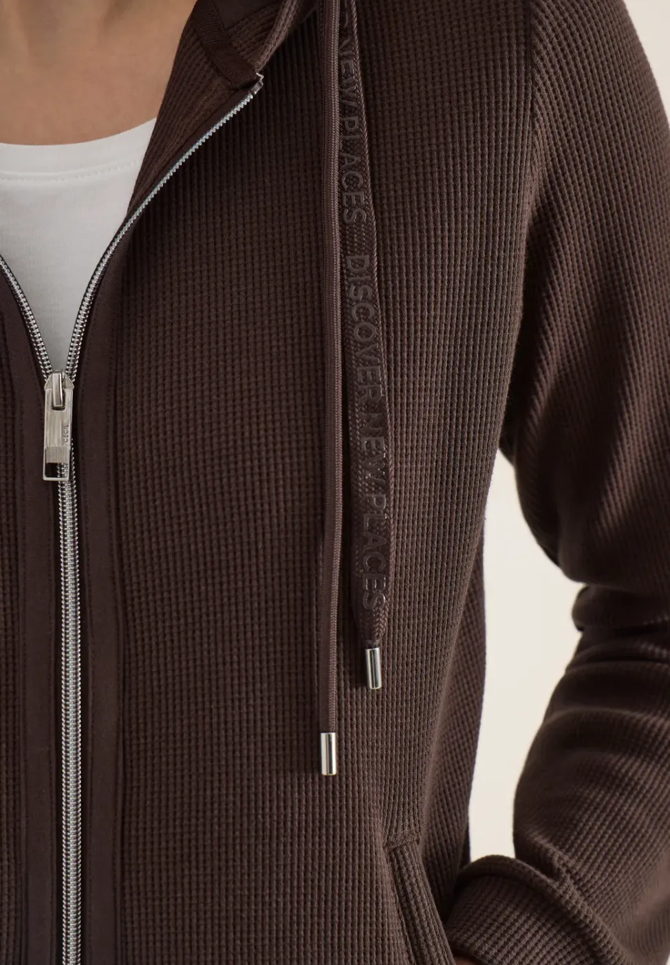 Veste à manches longues avec capuche et poches