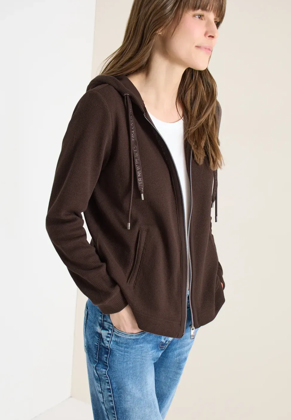 Veste à manches longues avec capuche et poches
