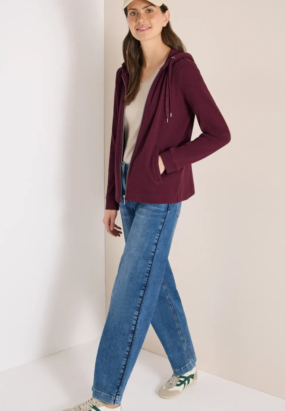 Veste à manches longues avec capuche et poches
