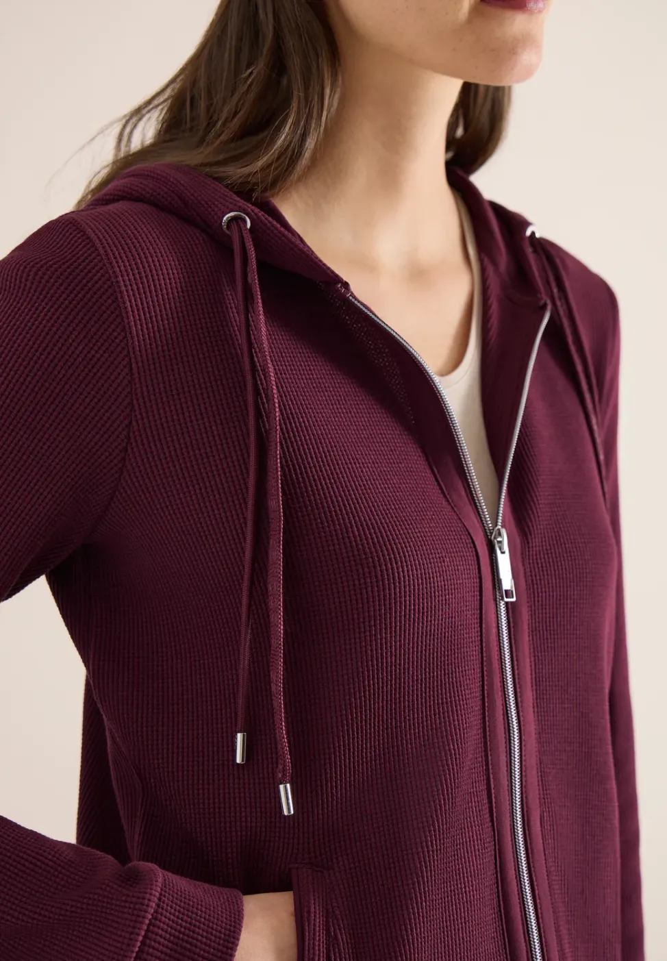 Veste à manches longues avec capuche et poches