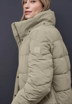 Veste matelassée avec détails en tricot