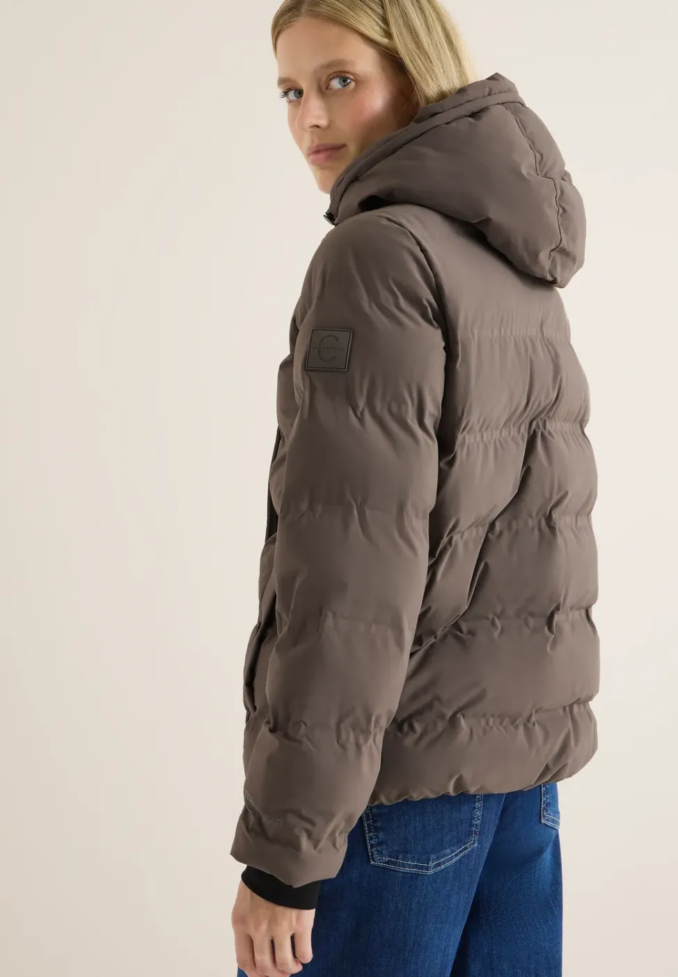 Veste sportive avec capuche