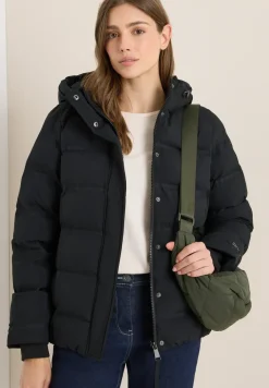 Veste sportive avec capuche