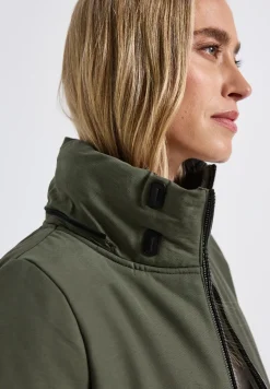 Veste à structure mixte
