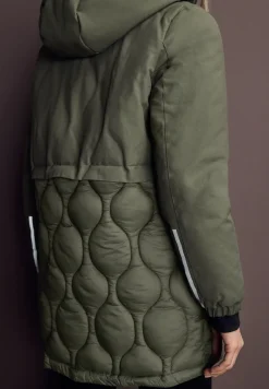 Veste à structure mixte