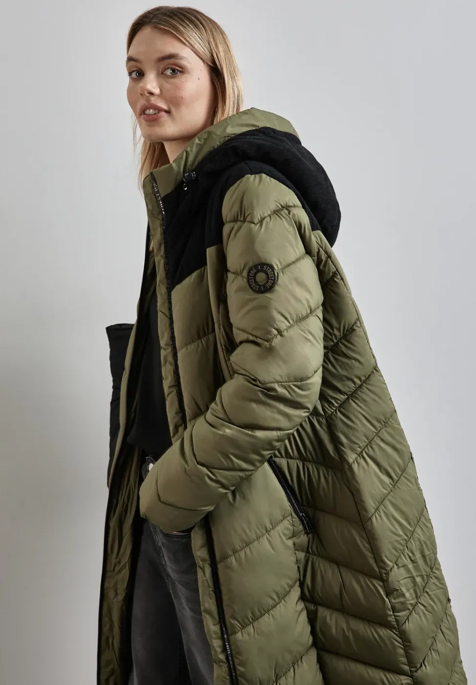 Veste à structure mixte