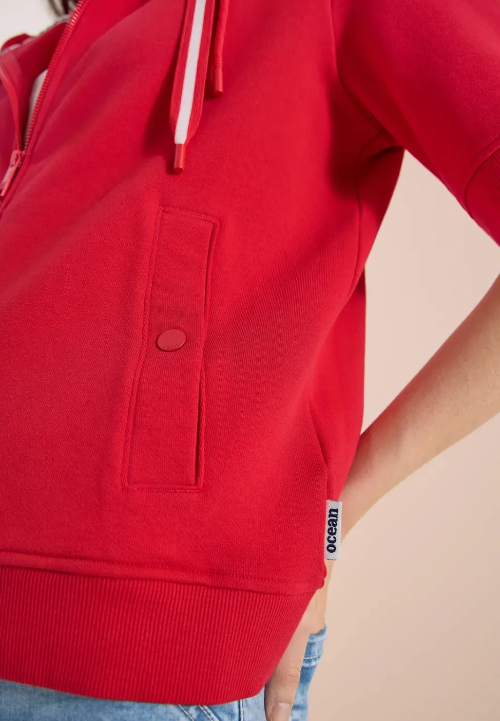 Veste sweat à manches courtes avec capuche