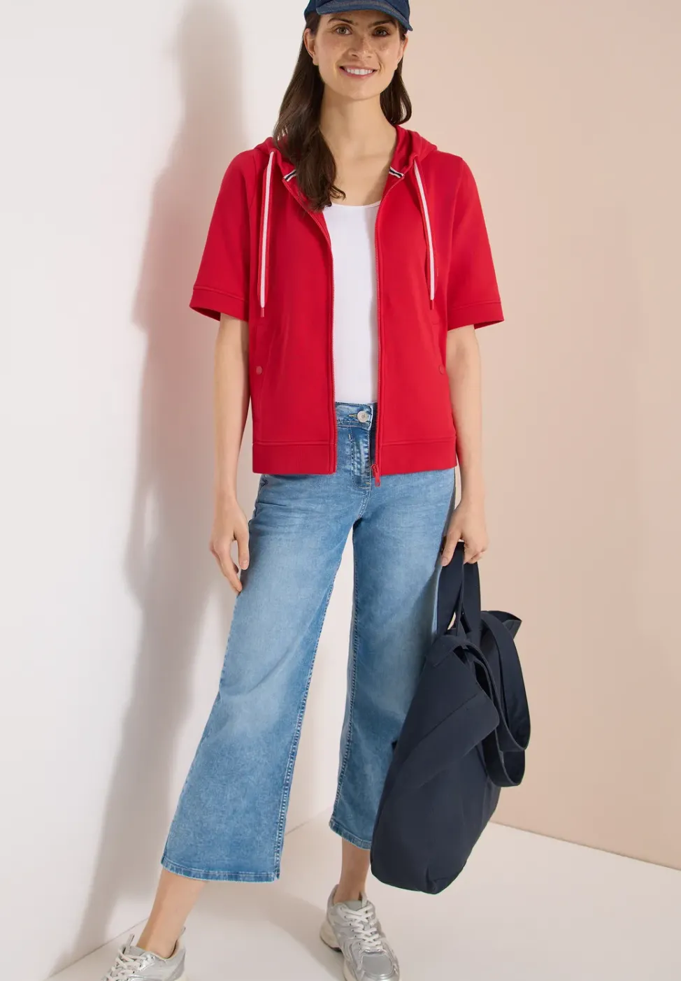 Veste sweat à manches courtes avec capuche
