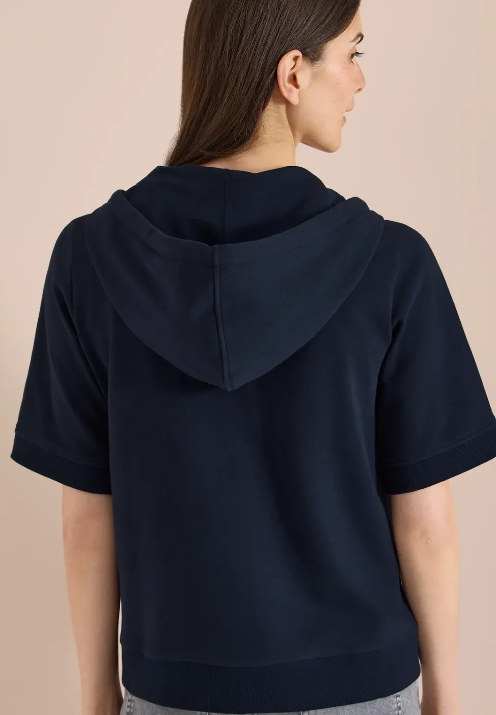 Veste sweat à manches courtes avec capuche